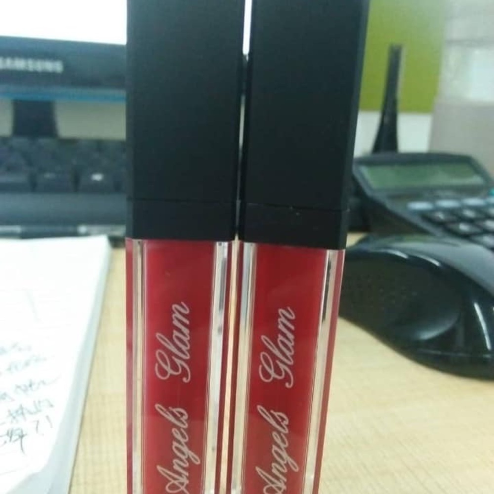 Matte lipsticks red